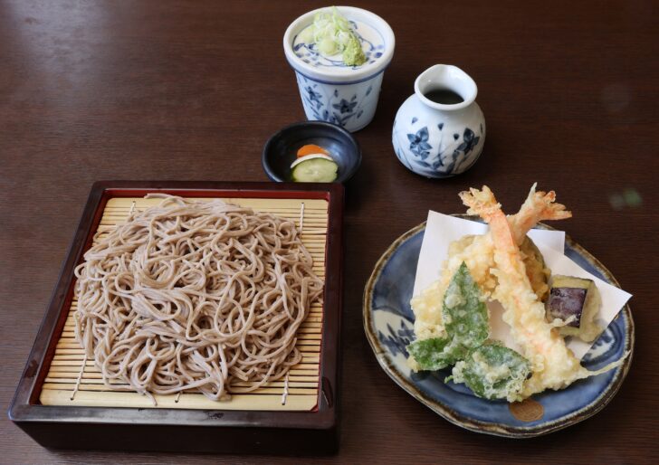 多治見　蕎麦　そばと天ぷら盛り合わせ